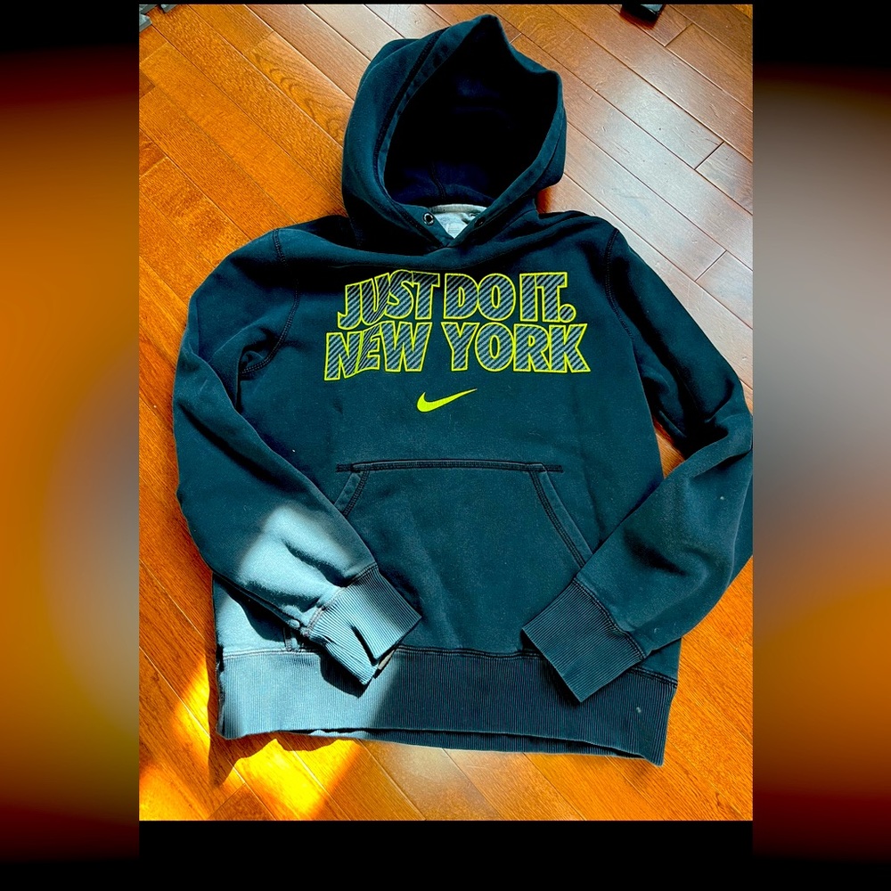 Nike women’s hoodie small